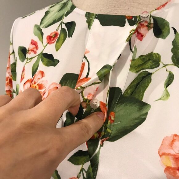 Tommy Hilfiger NWOT floral blouse - Picture 3 of 11